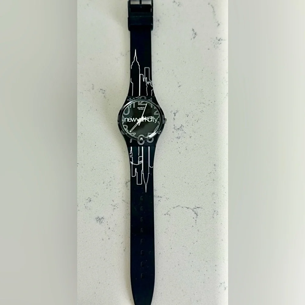 Swatch New York skyline “Lines in the Sky”watch. No Scratches!! In box